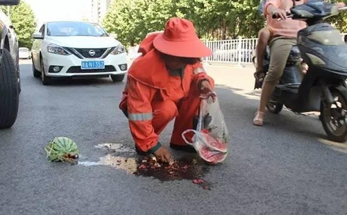 耀邦环卫工人作业.jpg