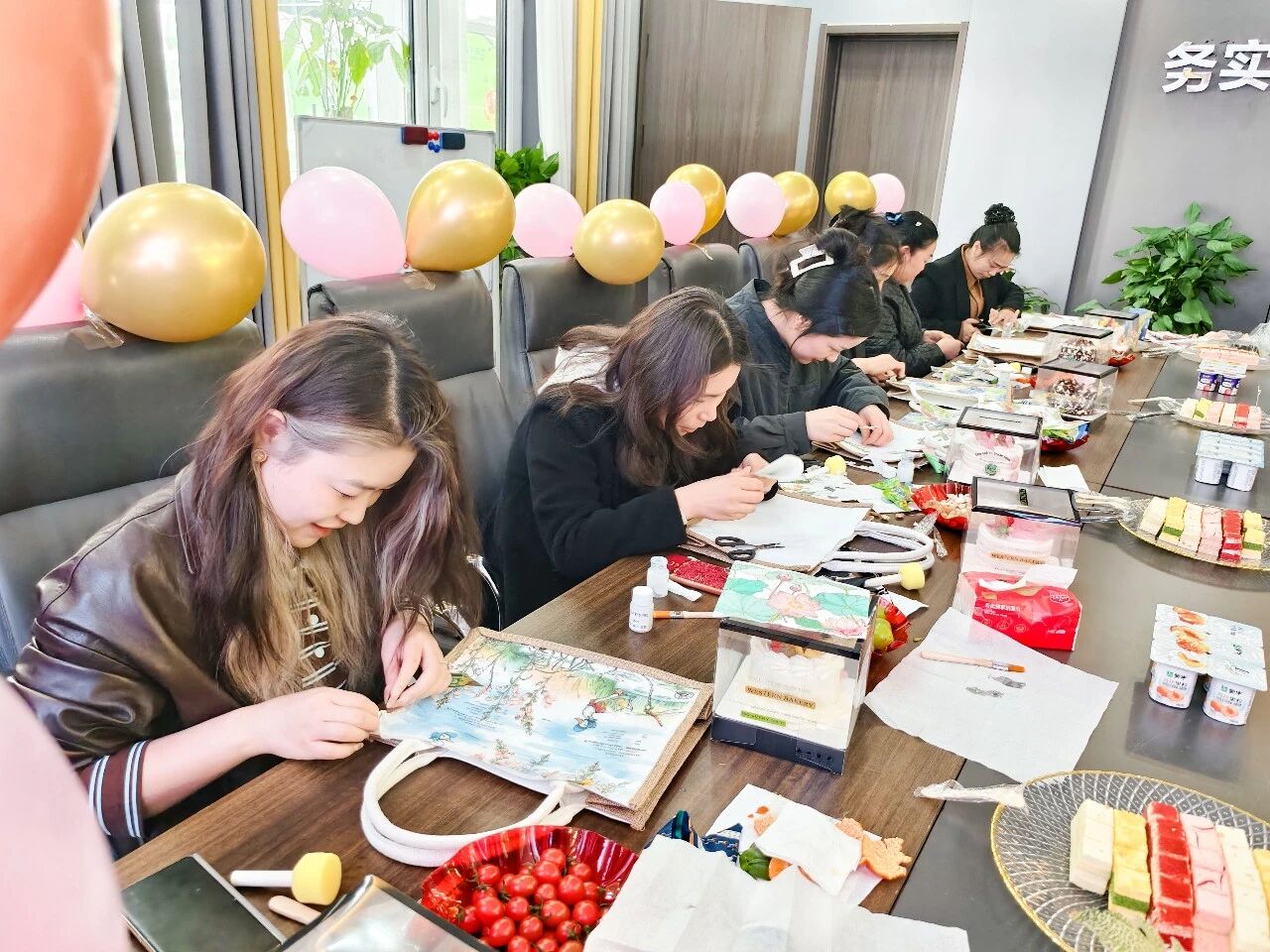 耀邦集团三八节温情献礼